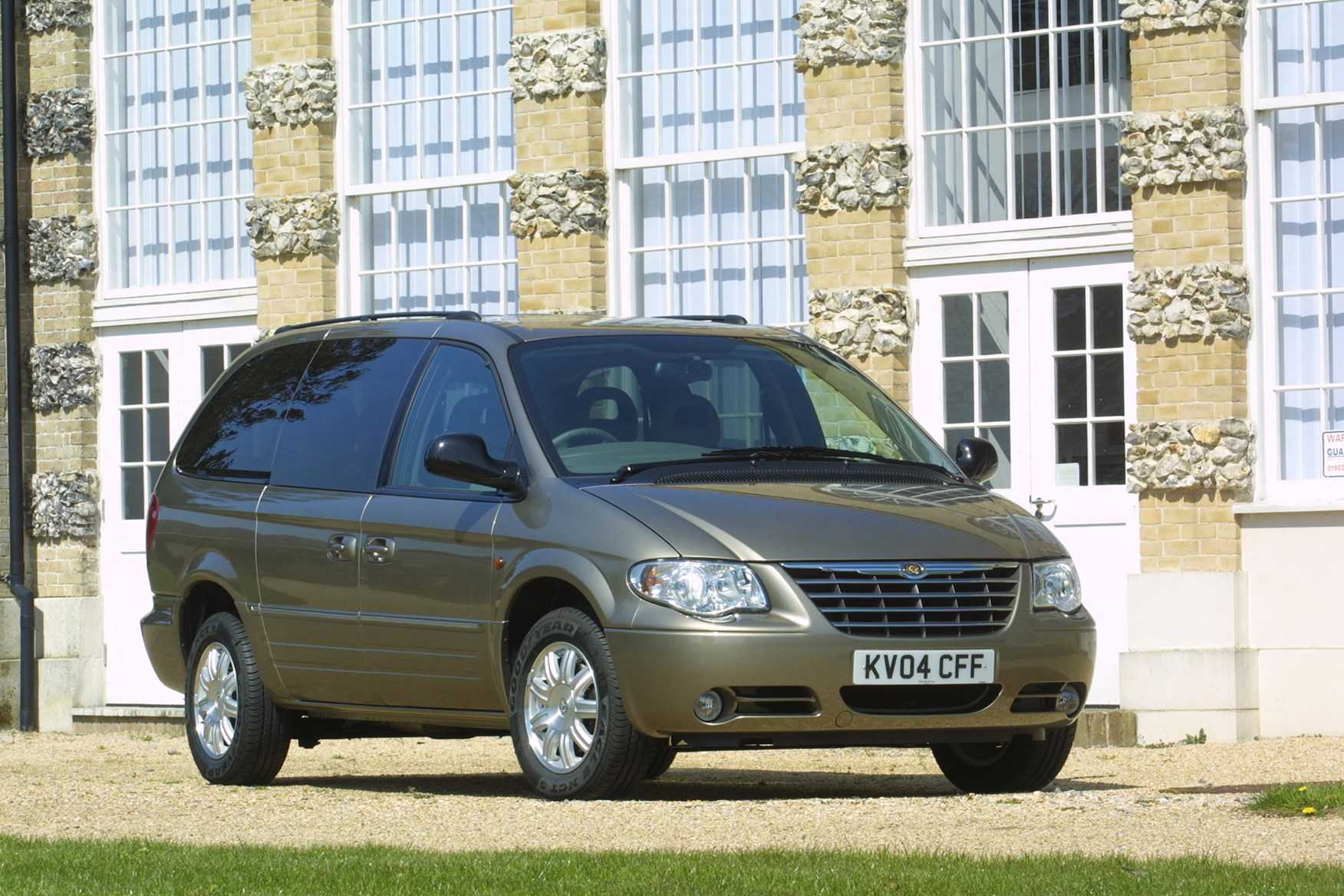 Chrysler voyager: поколения, кузова по годам, история модели и года выпуска, рестайлинг, характеристики, габариты, фото - carsweek