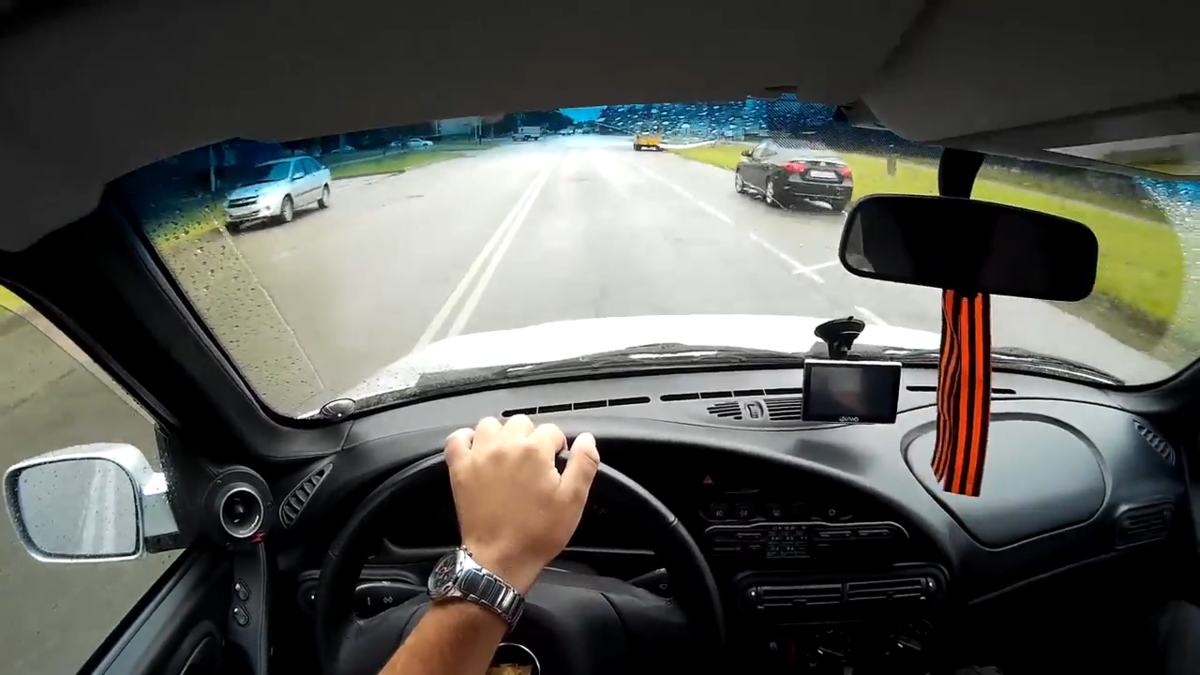 Топ-10 рекомендаций по вождению автомобиля для начинающих!