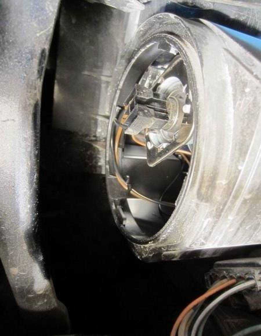 Замена лампы ближнего света на renault megane 2