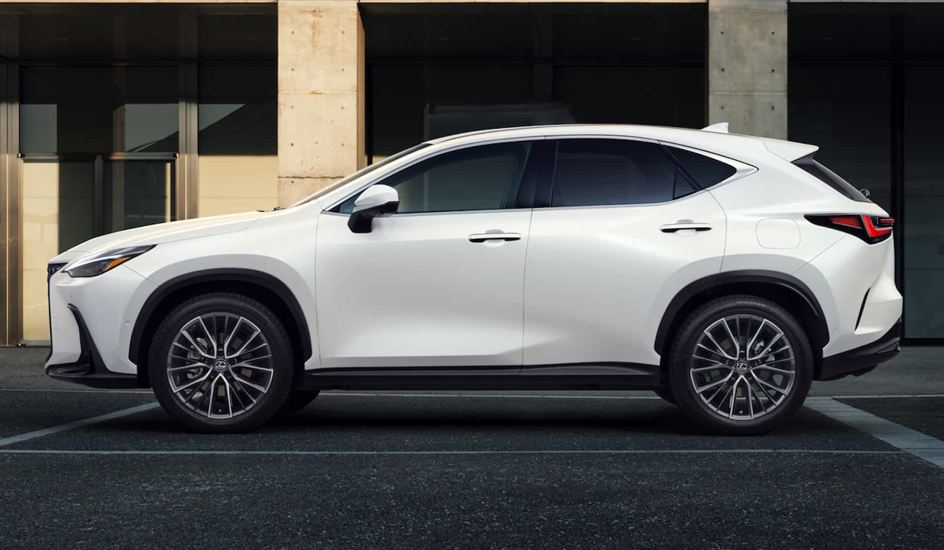 Обзор Lexus NX 2022: характеристики, экстерьер и интерьер, комплектации, двигатель и трансмиссия, системы безопасности, плюсы и минусы по отзывам