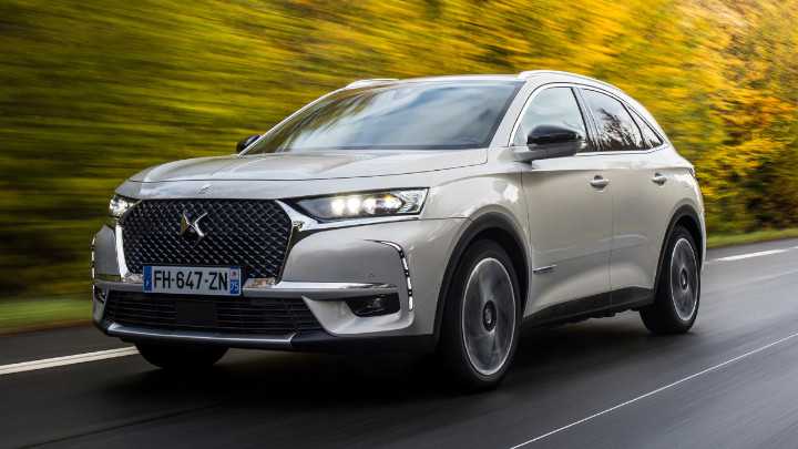 Экстерьер и интерьер DS 7 Crossback 2019, технические характеристики, двигатель и трансмиссия, комплектации и цены, багажник, ходовая часть и управление, комплектации и цены, отзывы, тест драйв