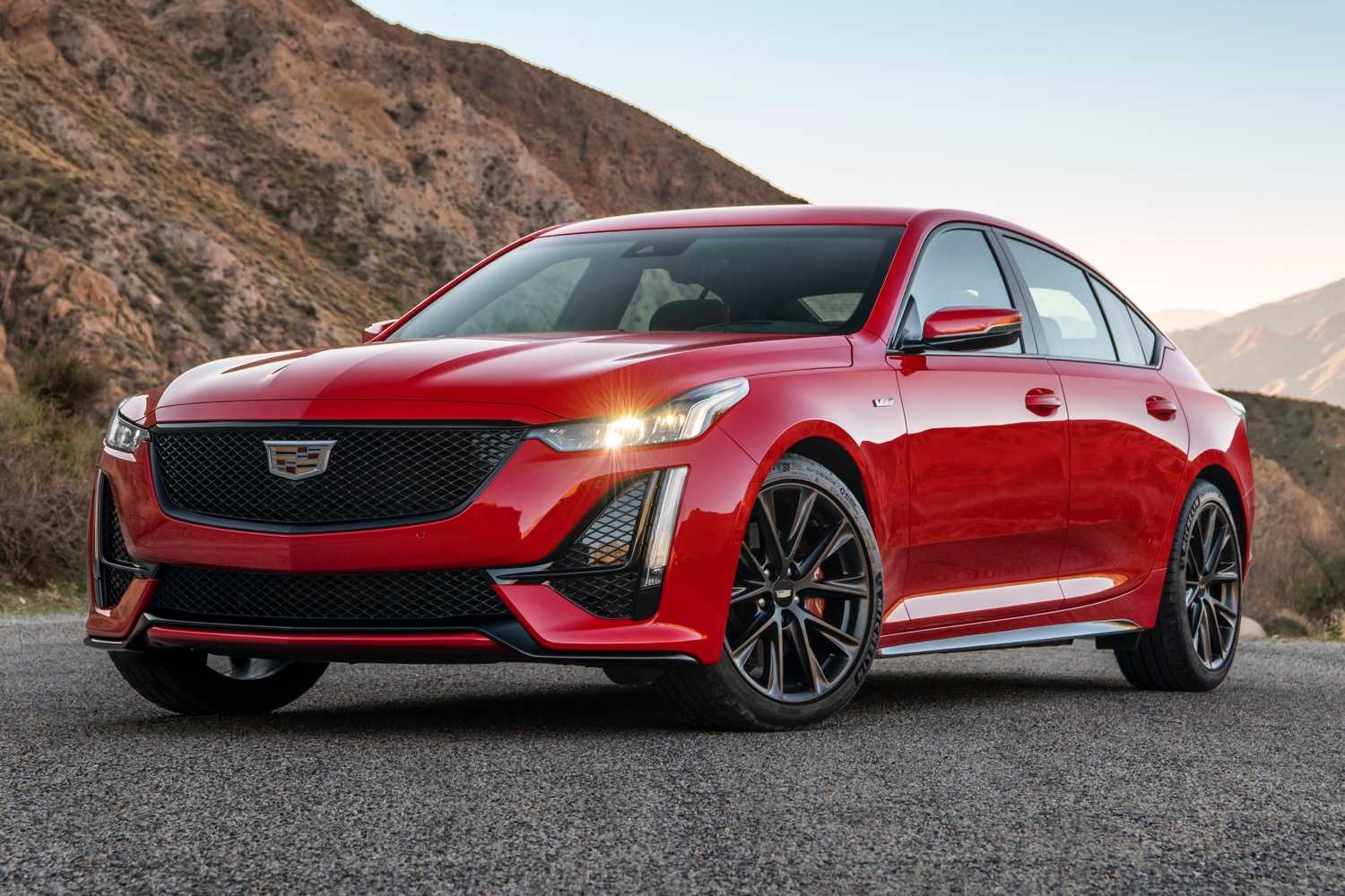 В честном обзоре мы рассмотрим новый Кадиллак СТ5 Cadillac CT5CT5-V с двигателями GM Ecotec LSY 20 T-GDI 16v 236 лс и GM LGY 30 T-GDI V6 24v 335355 лс - 2021 модельного года