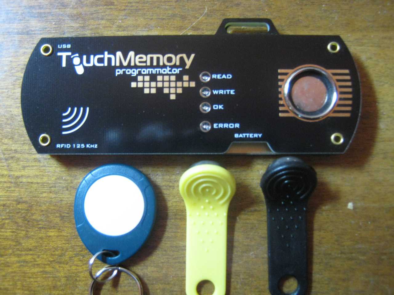 Программатор для домофона. Программатор для ключей Touch Memory RW-1990. Дубликатор ключей домофона Touch Memory. Дубликатор домофонных ключей. "Dallas" (DS-1990a). Программатор для прошивки ключей для домофона.