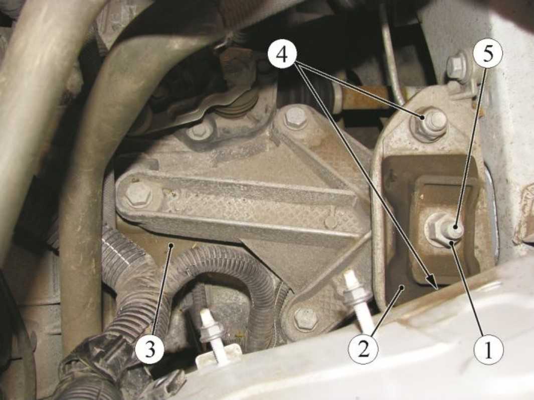 Кпп левая. Опоры двигателя Ларгус к4м. Крепление двигателя Лада Ларгус 16 клапанов. Левая подушка двигателя Ларгус к4м. Крепление двигателя Ларгус двигателя к 4.