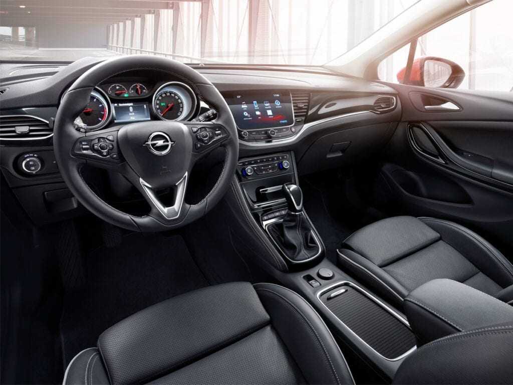 Opel astra j gtc - три плюса и девять минусов