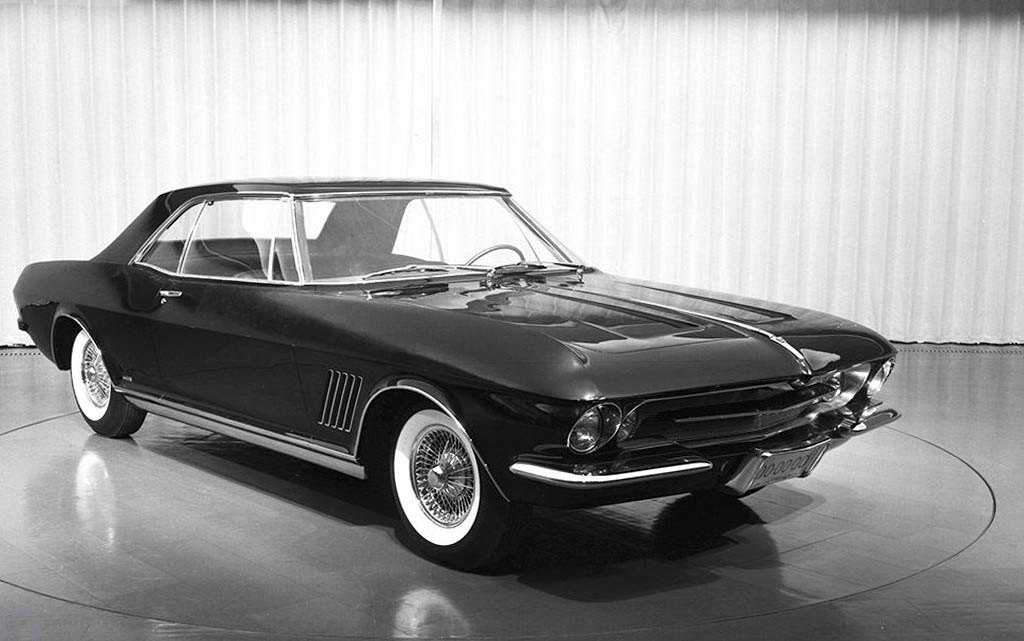 Buick riviera 1995–99 photos