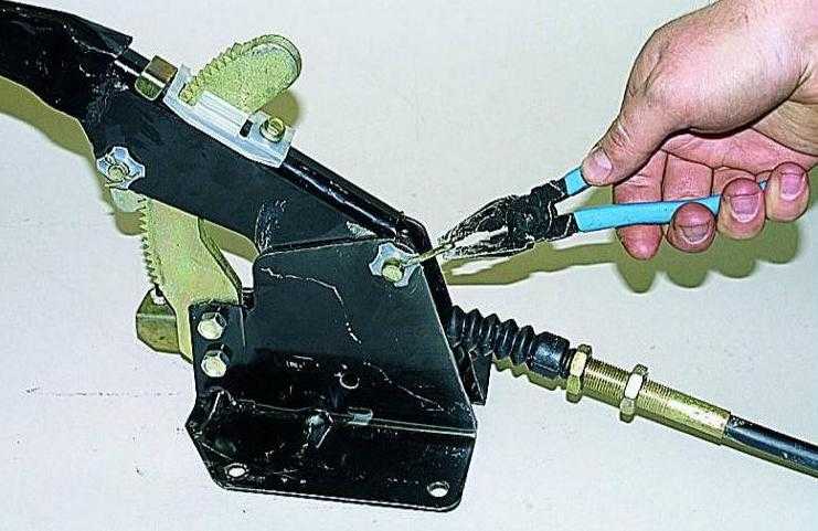 Как правильно отрегулировать ручник на газели?