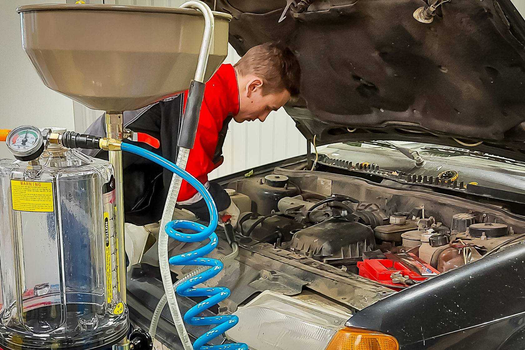 Как поменять масло в механической коробке передач на примере популярных авто | автоютуб