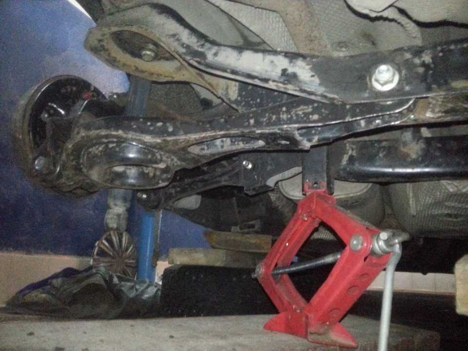 7.4. ford focus ii. замена верхнего, нижнего переднего, нижнего заднего и продольного рычагов задней подвески — «важно всем» - автотранспортный портал