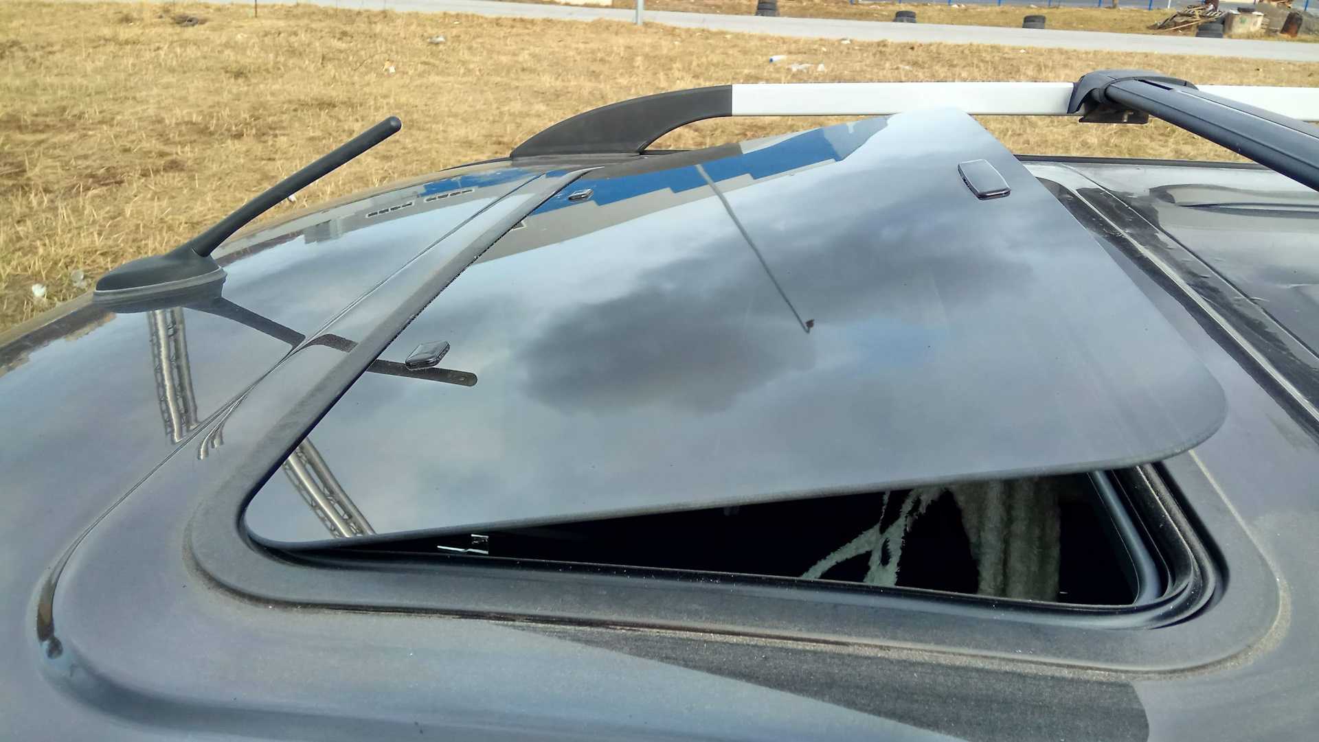 Как установить люк на крышу автомобиля?