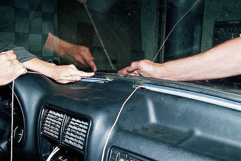 Снятие и установка ветрового стекла ГАЗ-3110