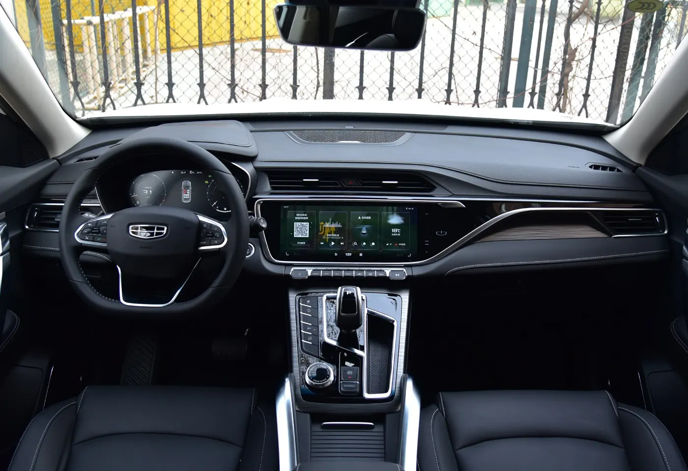 Сравнение geely atlas или geely atlas pro