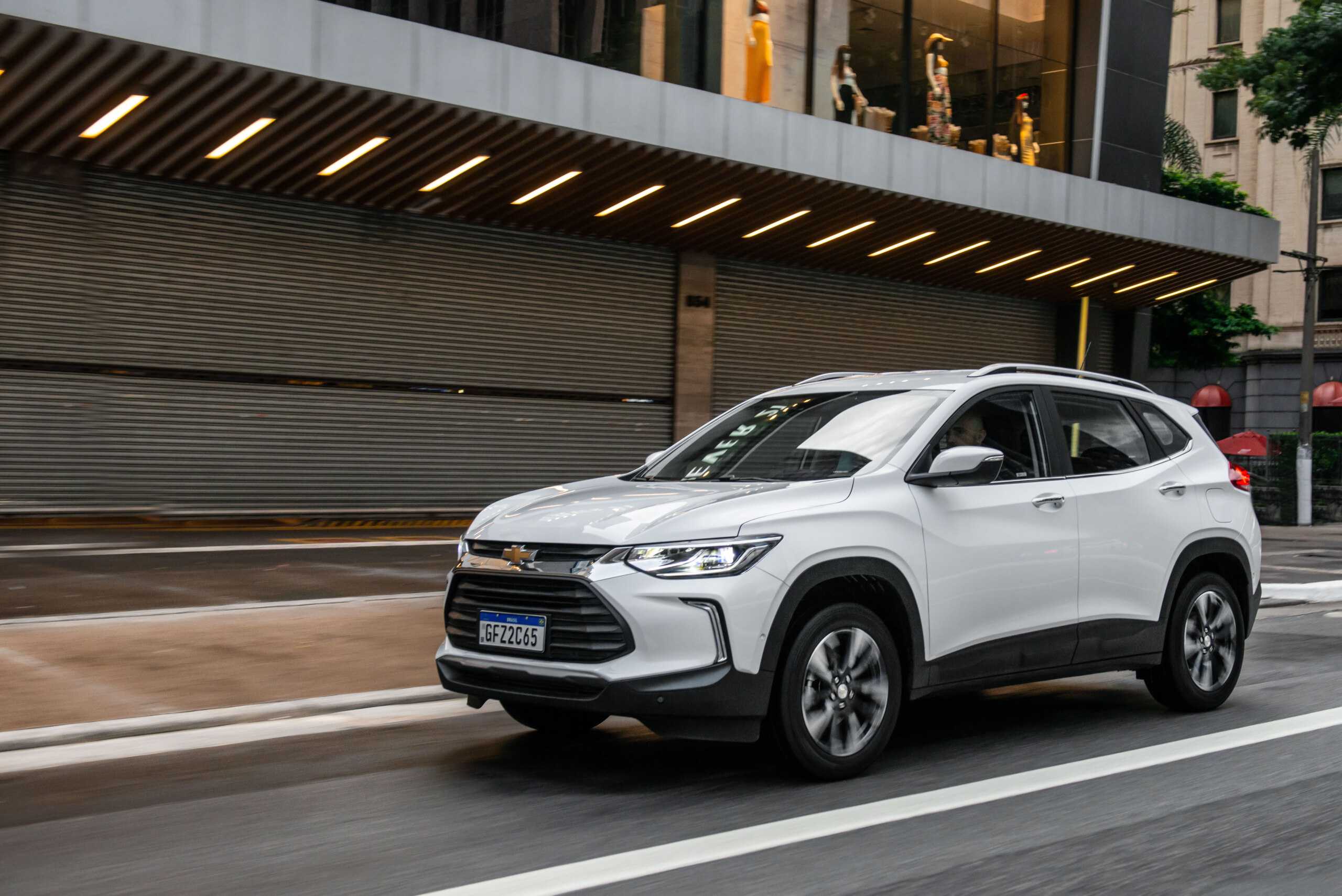 Chevrolet tracker: что ещё нужно для уверенной езды по городу?